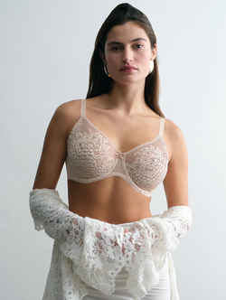 Chantelle - Maris Very Covering Molded Bra | Nude Blush