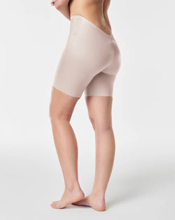 Spanx - Suit Your Fancy Low Back Mid-thigh Short
